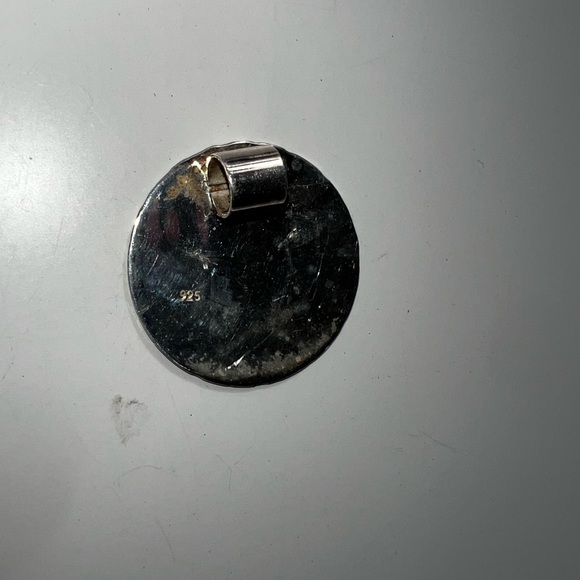 Sterling Silver circle necklace pendant with etched design - Picture 3 of 4